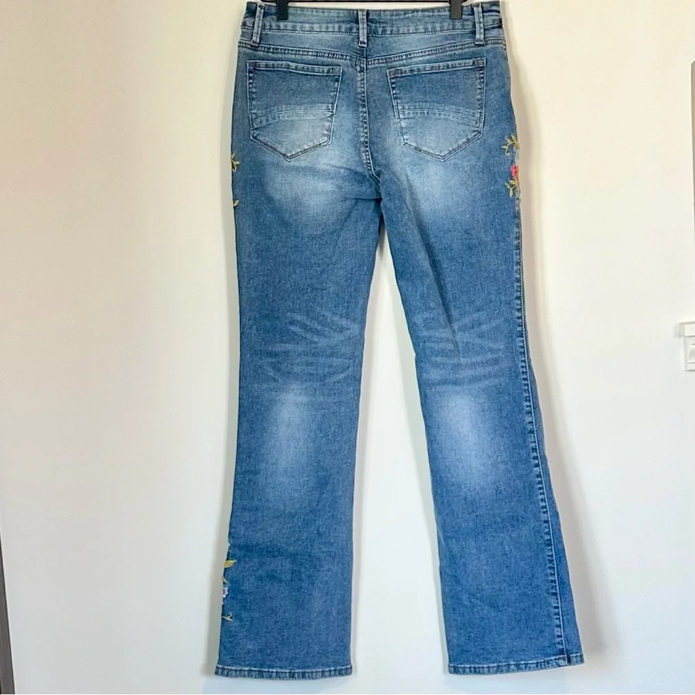 NWT Flamingals Floral Embroidered Boot Cut Jeans - Size: Large - Picture 8 of 13